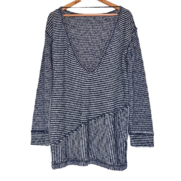 FREE PEOPLE Oversized Striped Long Pullover Top Lightweight Sweater Navy White S - Picture 2 of 12